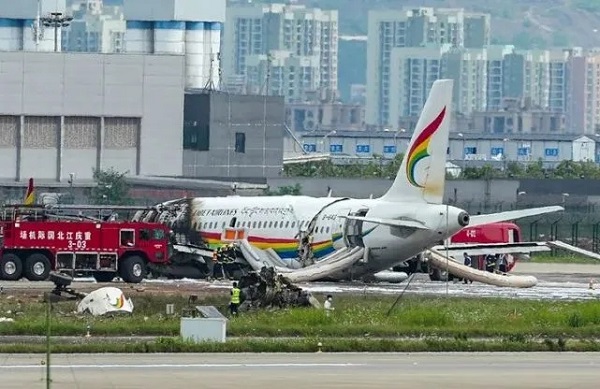 重庆江北机场飞机起火